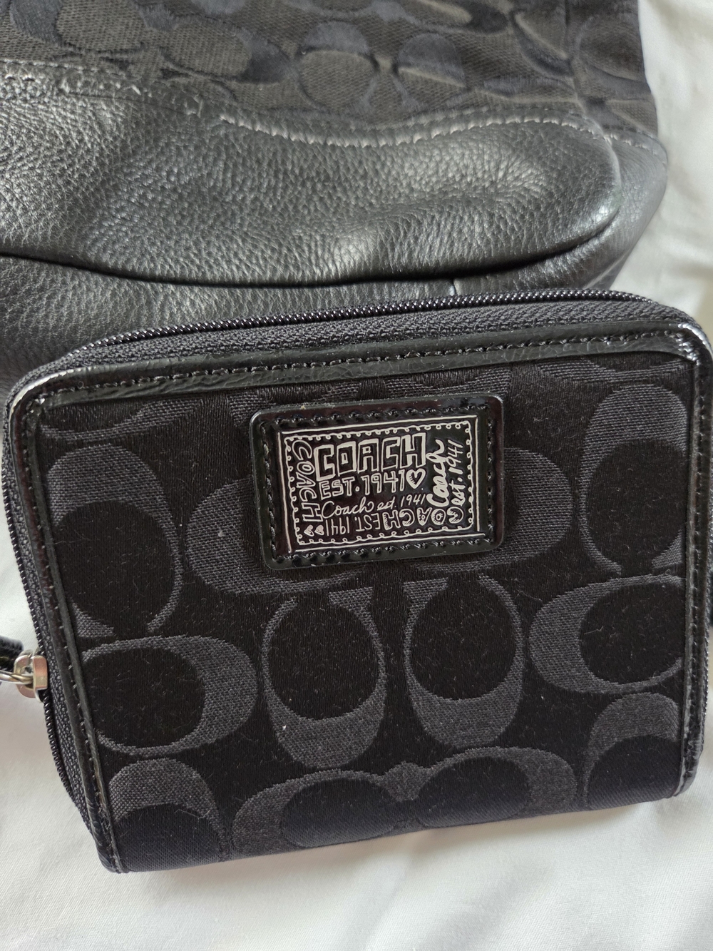 Coach Black Signature Canvas Shoulder Bag with Matching Wallets and Card Holder - Picture 3 of 4